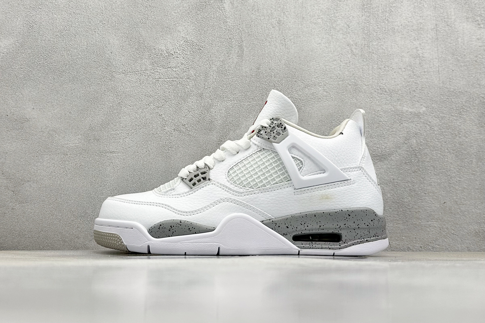 外贸福利 
Air Jordan AJ4 Retro 
原鞋开发原楦原纸板同源开发 完美呈现乔4的版型 