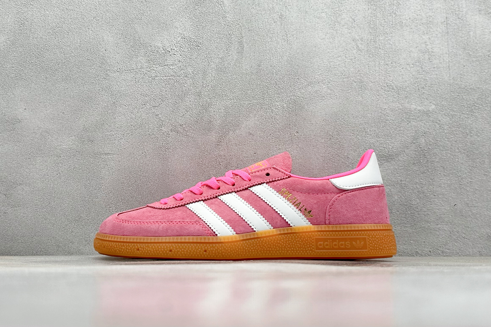  
AD Handball Spezial 复古休闲板鞋 
#全鞋采用反毛皮制作 牛筋耐磨大底 
承载青