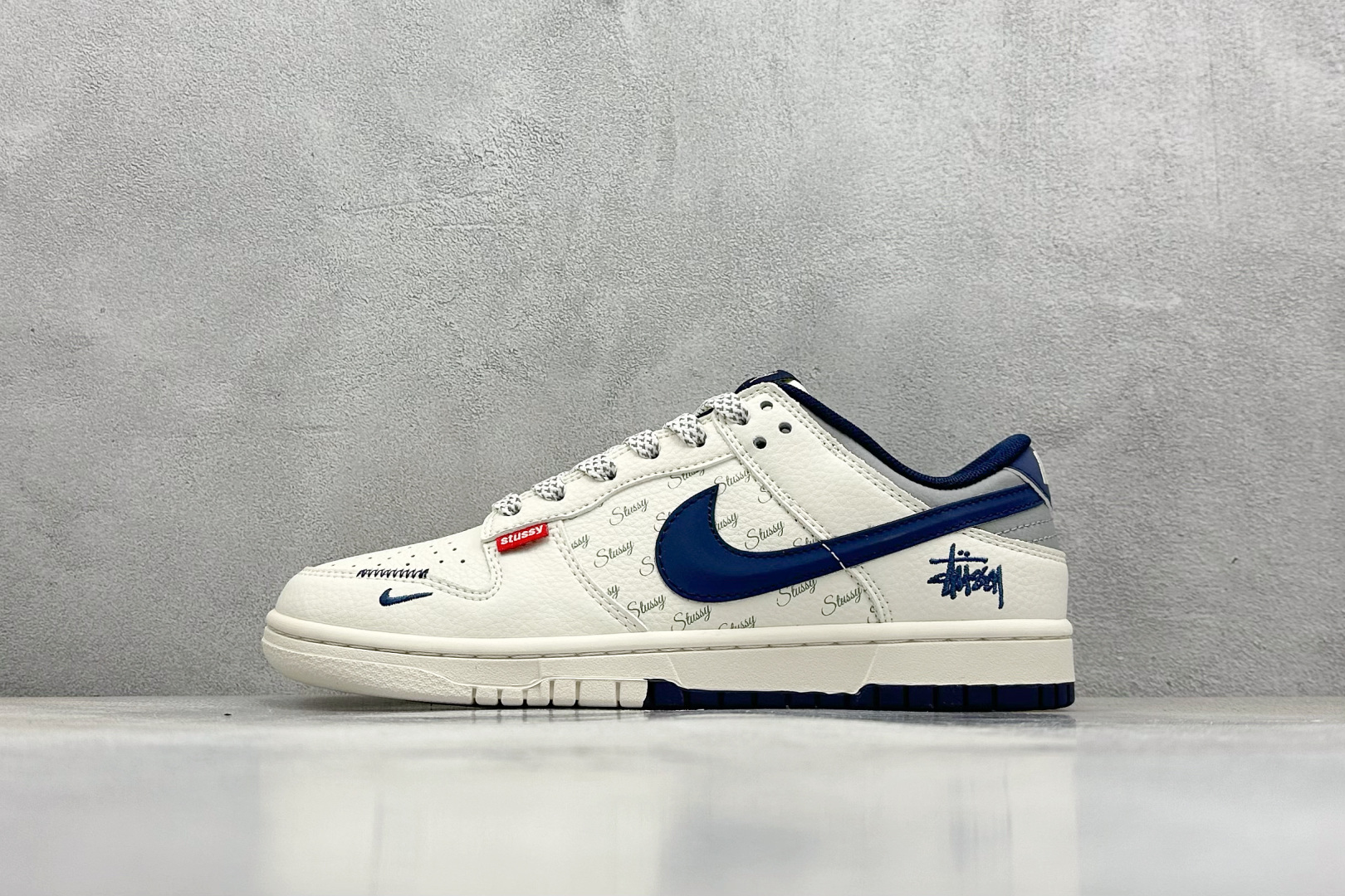  终端放店
XC版 Nike SB Dunk Low 斯图西联名 立体蓝勾 周年高端定制 低帮休闲板鞋
