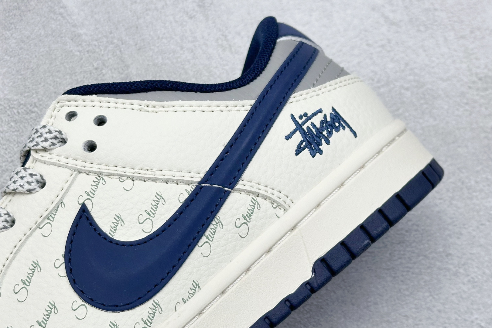  终端放店
XC版 Nike SB Dunk Low 斯图西联名 立体蓝勾 周年高端定制 低帮休闲板鞋
