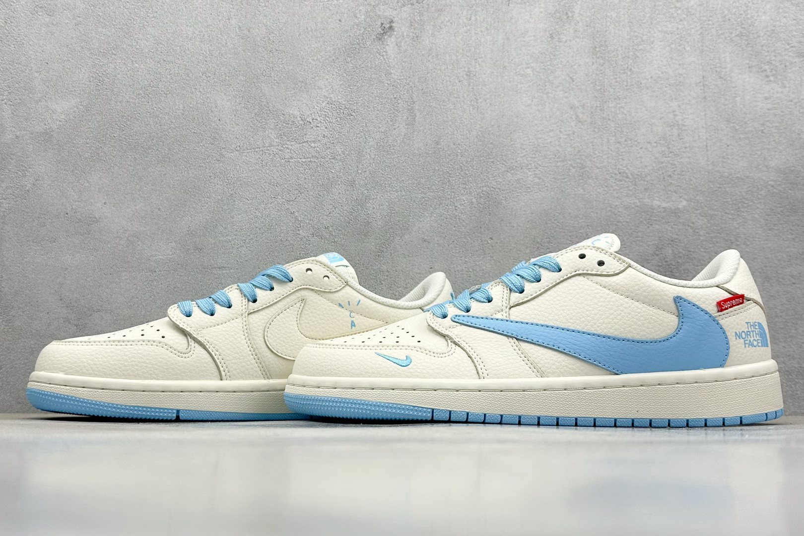 福利特价 终端放店
XC版 Air Jordan 1 倒钩北面联名
性价比天花板 尝鲜先行版 
定制鞋盒