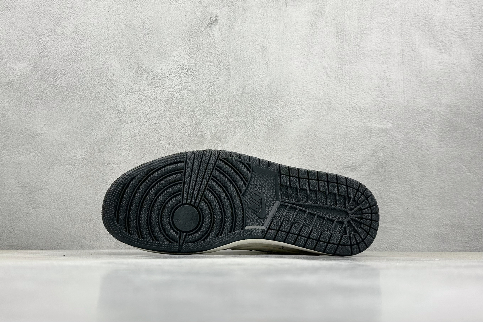 福利特价 终端放店
XC版 Air Jordan 1 倒钩北面联名
性价比天花板 尝鲜先行版 
定制鞋盒