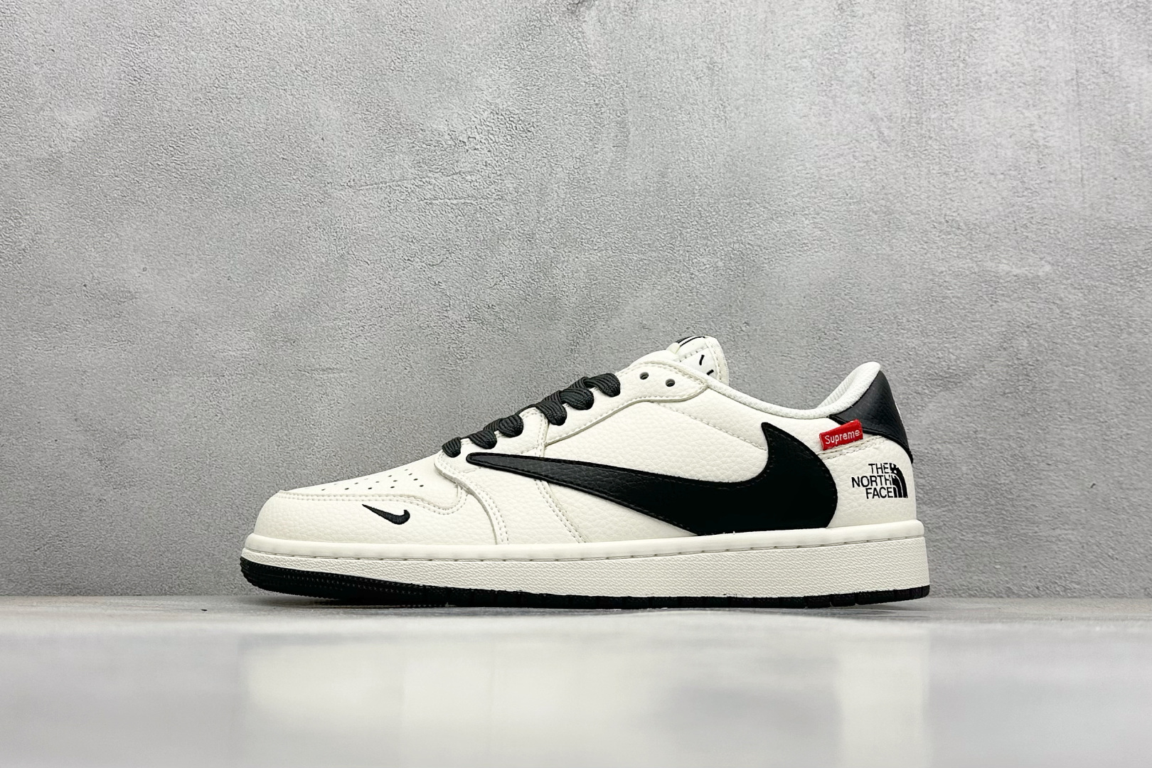 福利特价 终端放店
XC版 Air Jordan 1 倒钩北面联名
性价比天花板 尝鲜先行版 
定制鞋盒