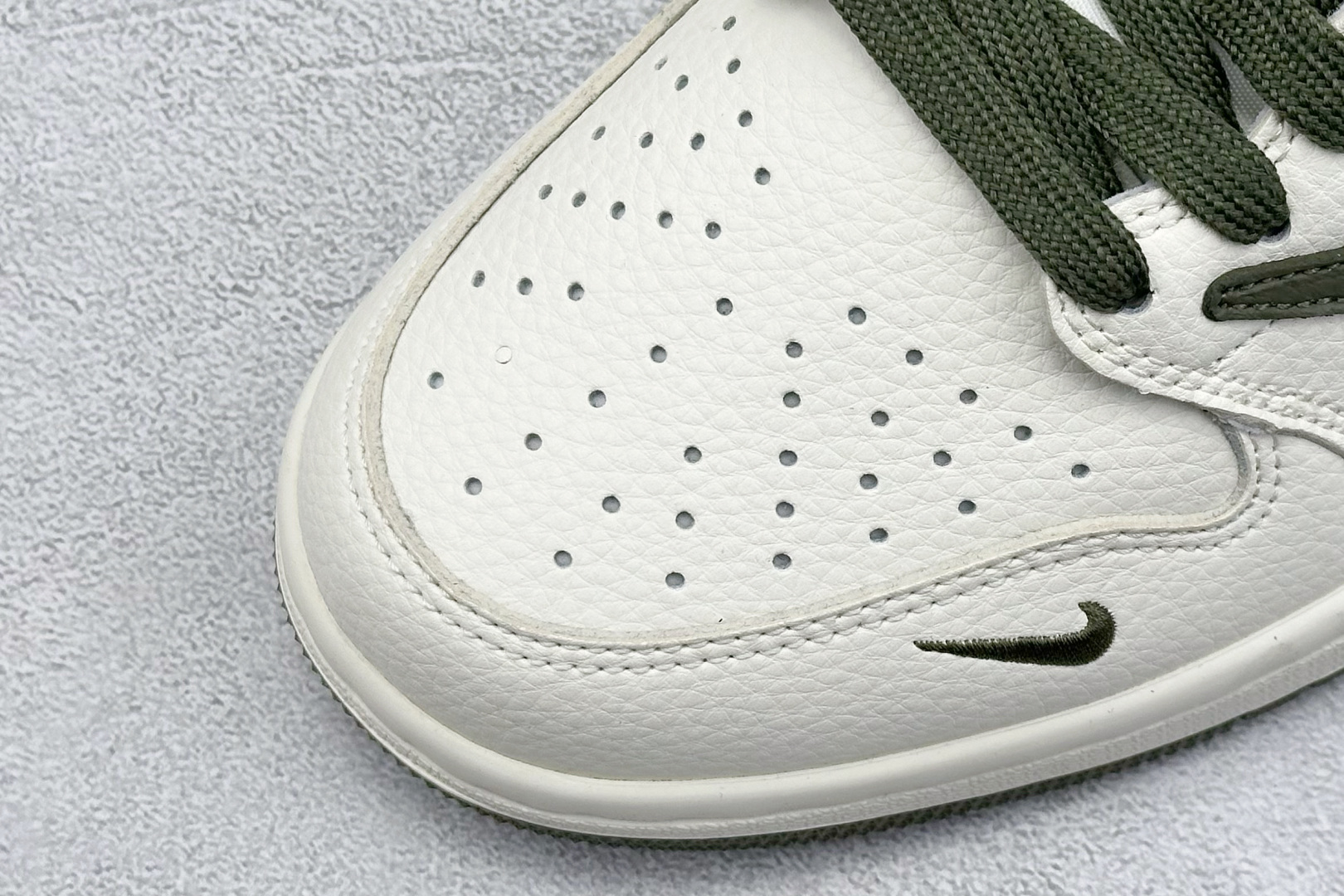 福利特价 终端放店
XC版 Air Jordan 1 倒钩北面联名
性价比天花板 尝鲜先行版 
定制鞋盒