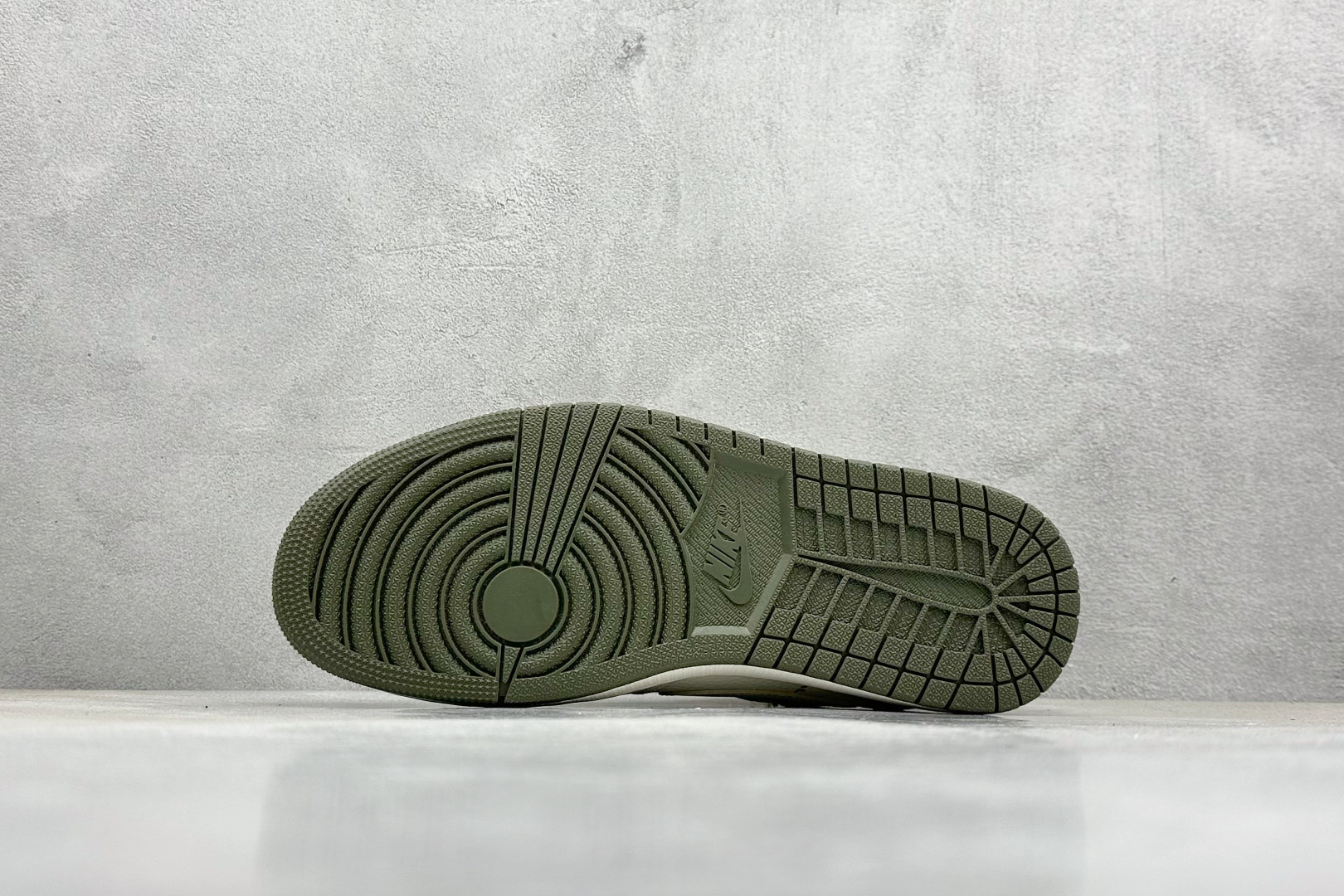 福利特价 终端放店
XC版 Air Jordan 1 倒钩北面联名
性价比天花板 尝鲜先行版 
定制鞋盒