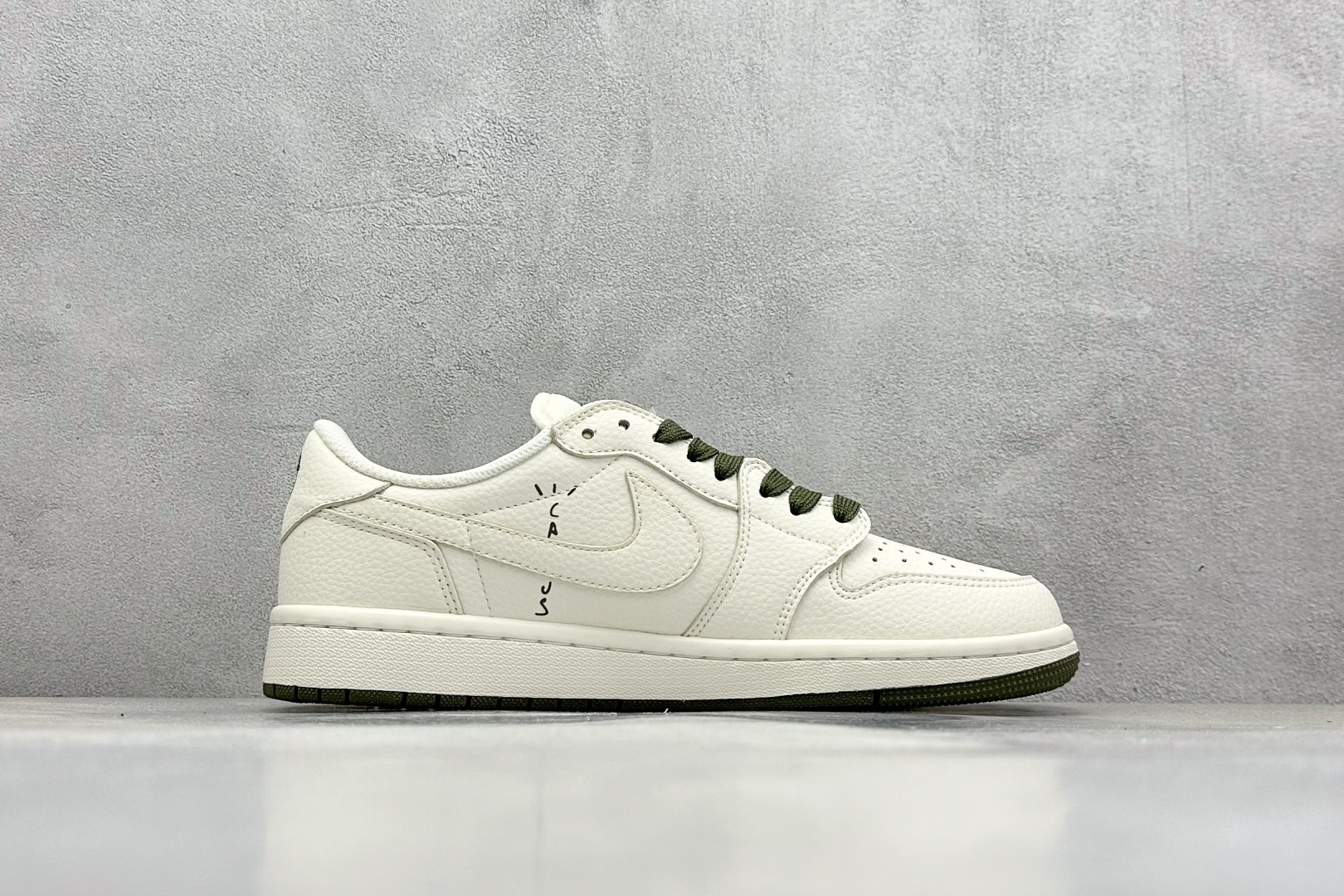 福利特价 终端放店
XC版 Air Jordan 1 倒钩北面联名
性价比天花板 尝鲜先行版 
定制鞋盒