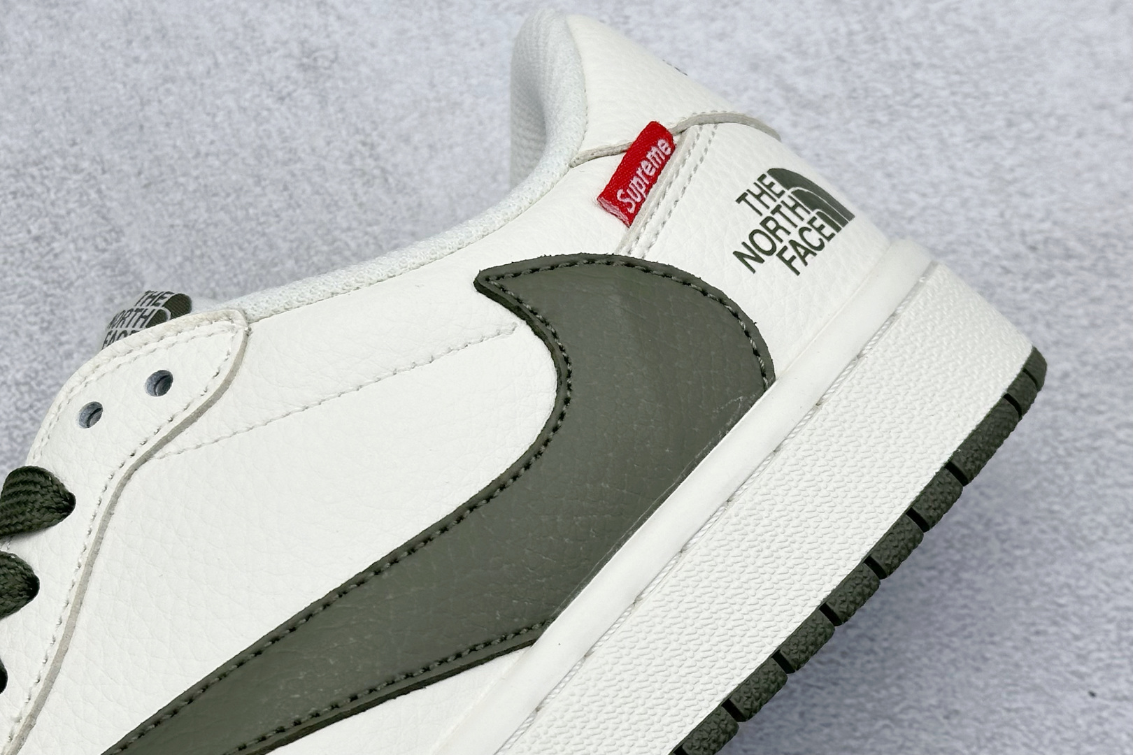 福利特价 终端放店
XC版 Air Jordan 1 倒钩北面联名
性价比天花板 尝鲜先行版 
定制鞋盒