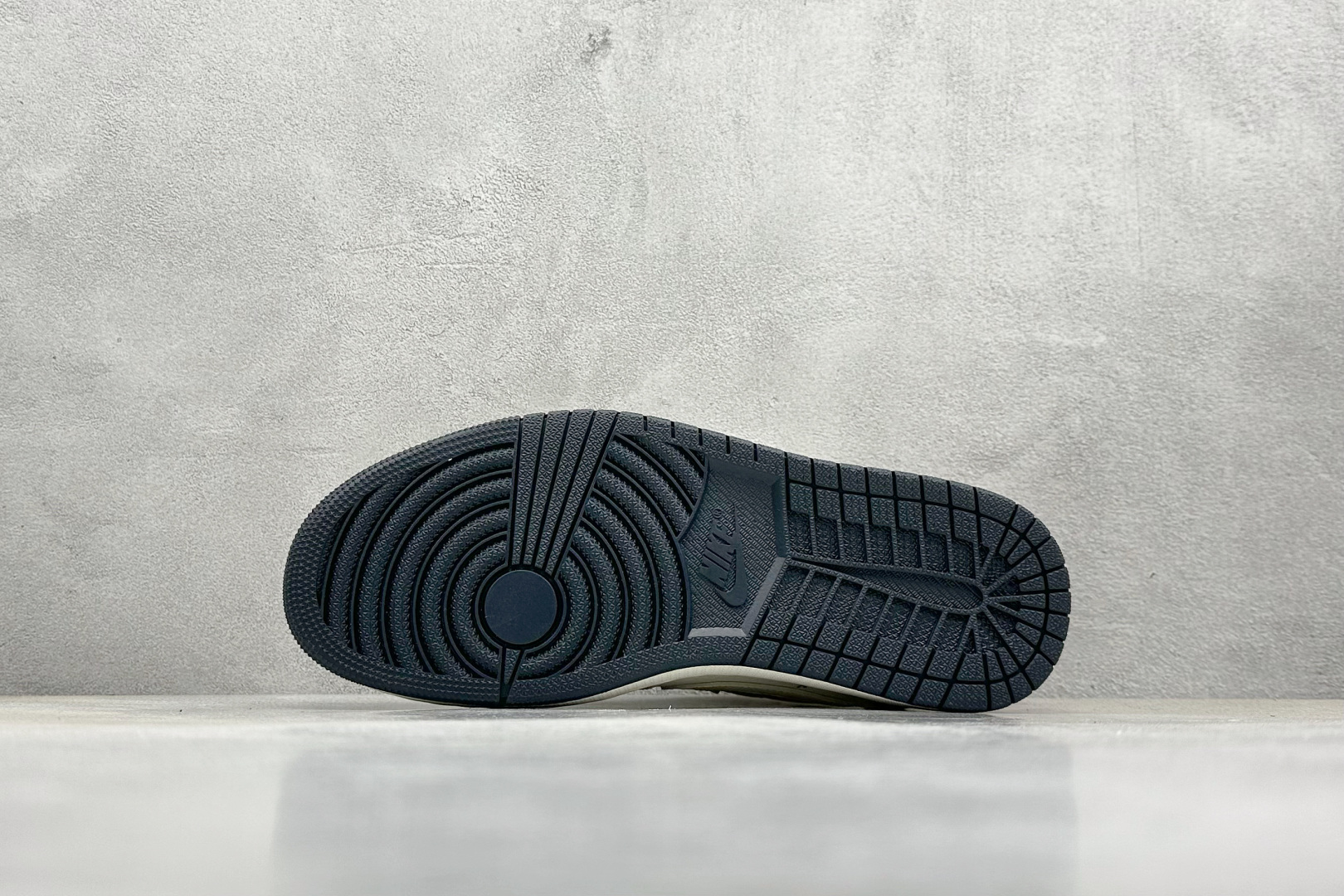 福利特价 终端放店
XC版 Air Jordan 1 倒钩北面联名
性价比天花板 尝鲜先行版 
定制鞋盒