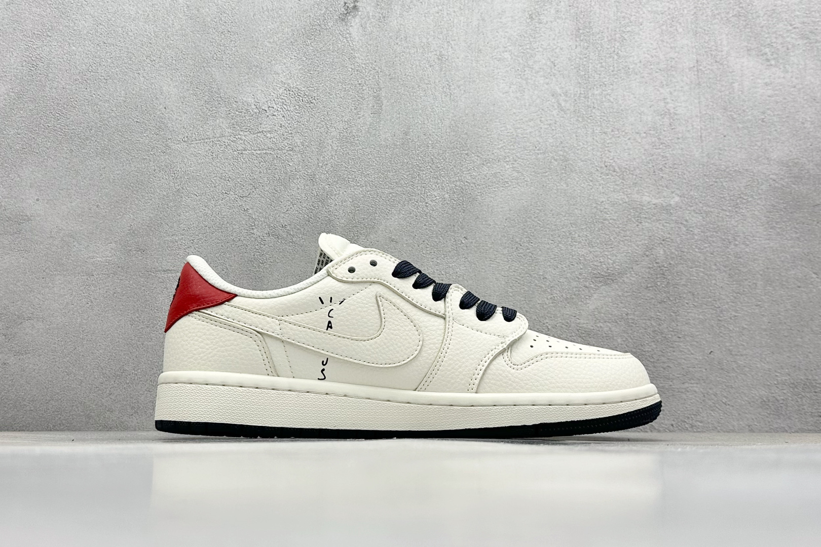 福利特价 终端放店
XC版 Air Jordan 1 倒钩北面联名
性价比天花板 尝鲜先行版 
定制鞋盒
