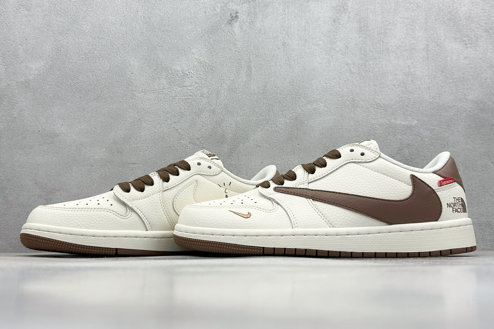 福利特价 终端放店
XC版 Air Jordan 1 倒钩北面联名
性价比天花板 尝鲜先行版 
定制鞋盒