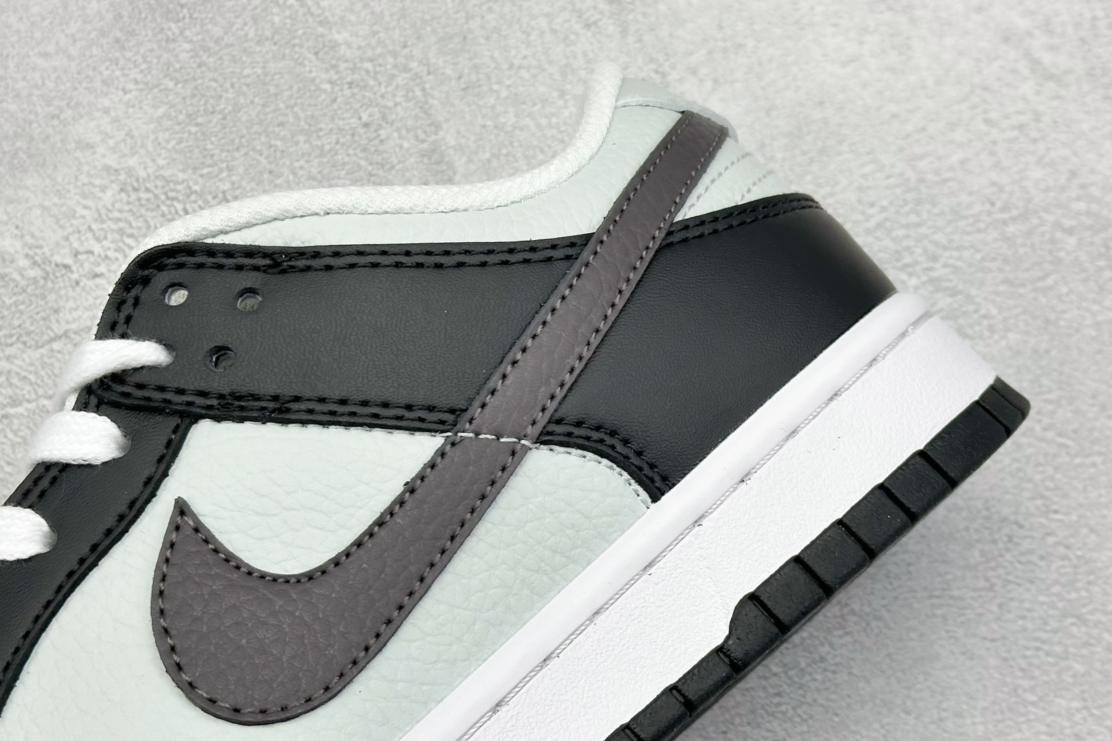  
史诗级性价比 Nike SB Dunk Low 黑灰橙
纯原大厂出品 极力推荐
原装头层材料 独家版