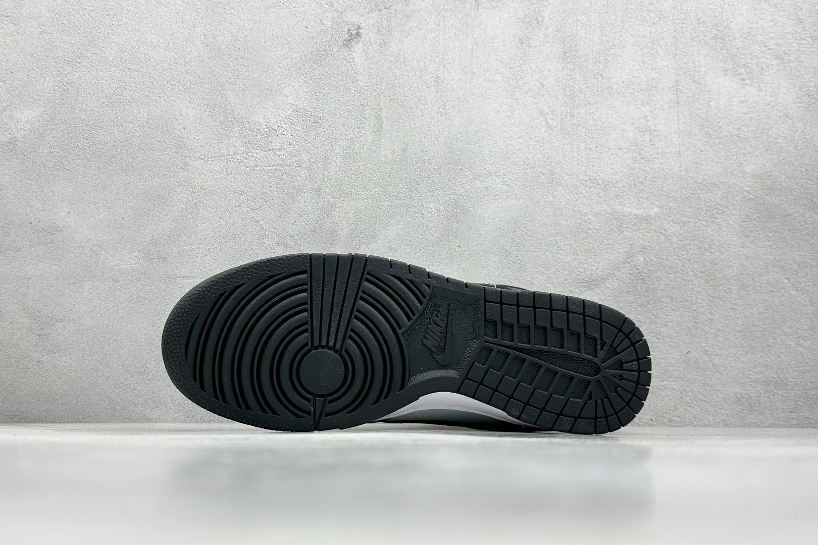  
史诗级性价比 Nike SB Dunk Low 黑灰橙
纯原大厂出品 极力推荐
原装头层材料 独家版