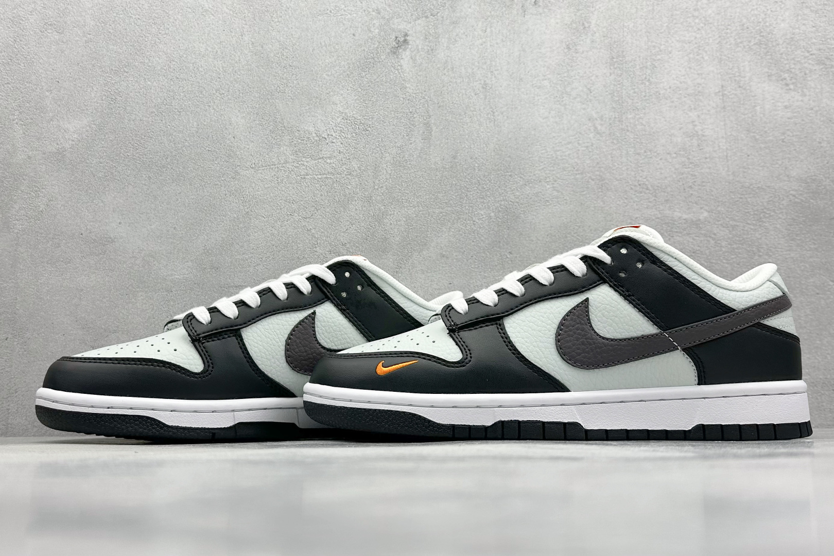  
史诗级性价比 Nike SB Dunk Low 黑灰橙
纯原大厂出品 极力推荐
原装头层材料 独家版