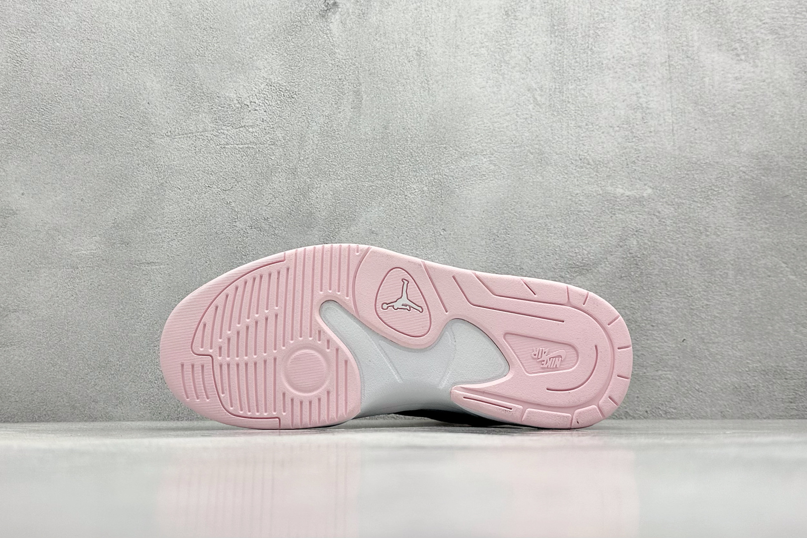  
Nike Jordan Stadium 90 白粉蓝
乔丹90年代体育场系列低帮复古运动篮球鞋
Jo