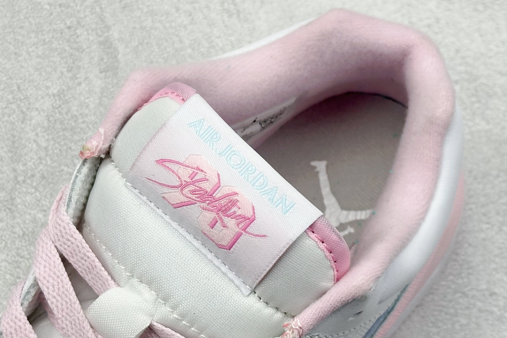  
Nike Jordan Stadium 90 白粉蓝
乔丹90年代体育场系列低帮复古运动篮球鞋
Jo