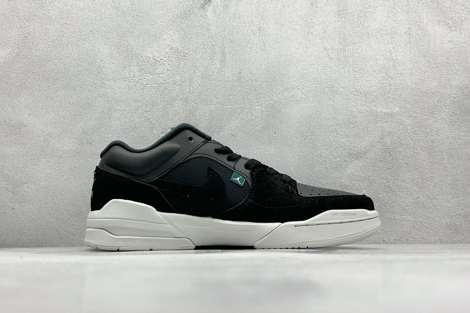  
Nike Jordan Stadium 90 黑白
乔丹90年代体育场系列低帮复古运动篮球鞋
Jor