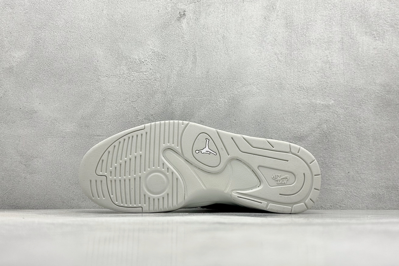 
Nike Jordan Stadium 90 黑白
乔丹90年代体育场系列低帮复古运动篮球鞋
Jor