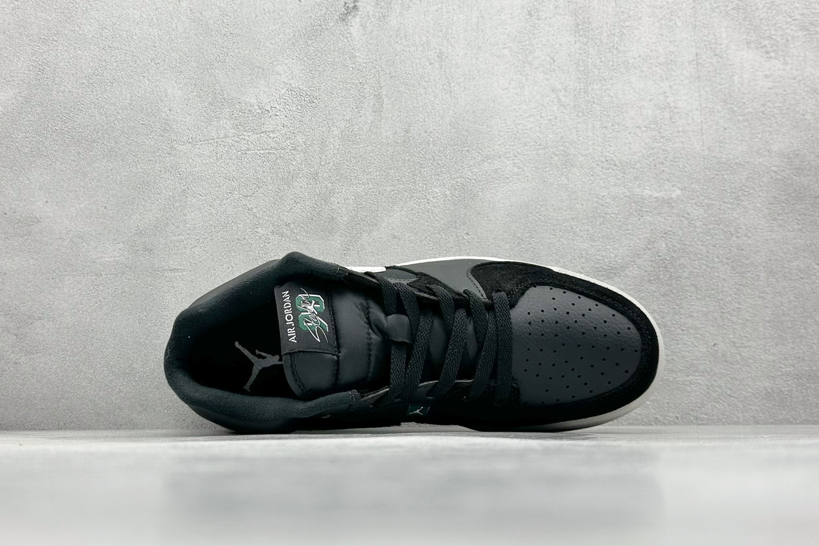  
Nike Jordan Stadium 90 黑白
乔丹90年代体育场系列低帮复古运动篮球鞋
Jor
