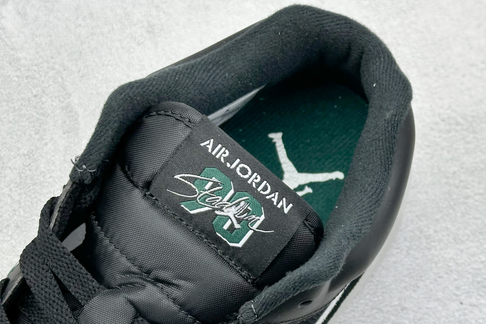  
Nike Jordan Stadium 90 黑白
乔丹90年代体育场系列低帮复古运动篮球鞋
Jor