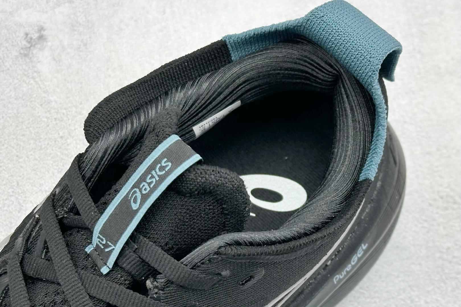  
Asics Gel-Nimbus 27 亚瑟士复古透气休闲鞋缓震男子耐磨跑步鞋 

货号：1011B