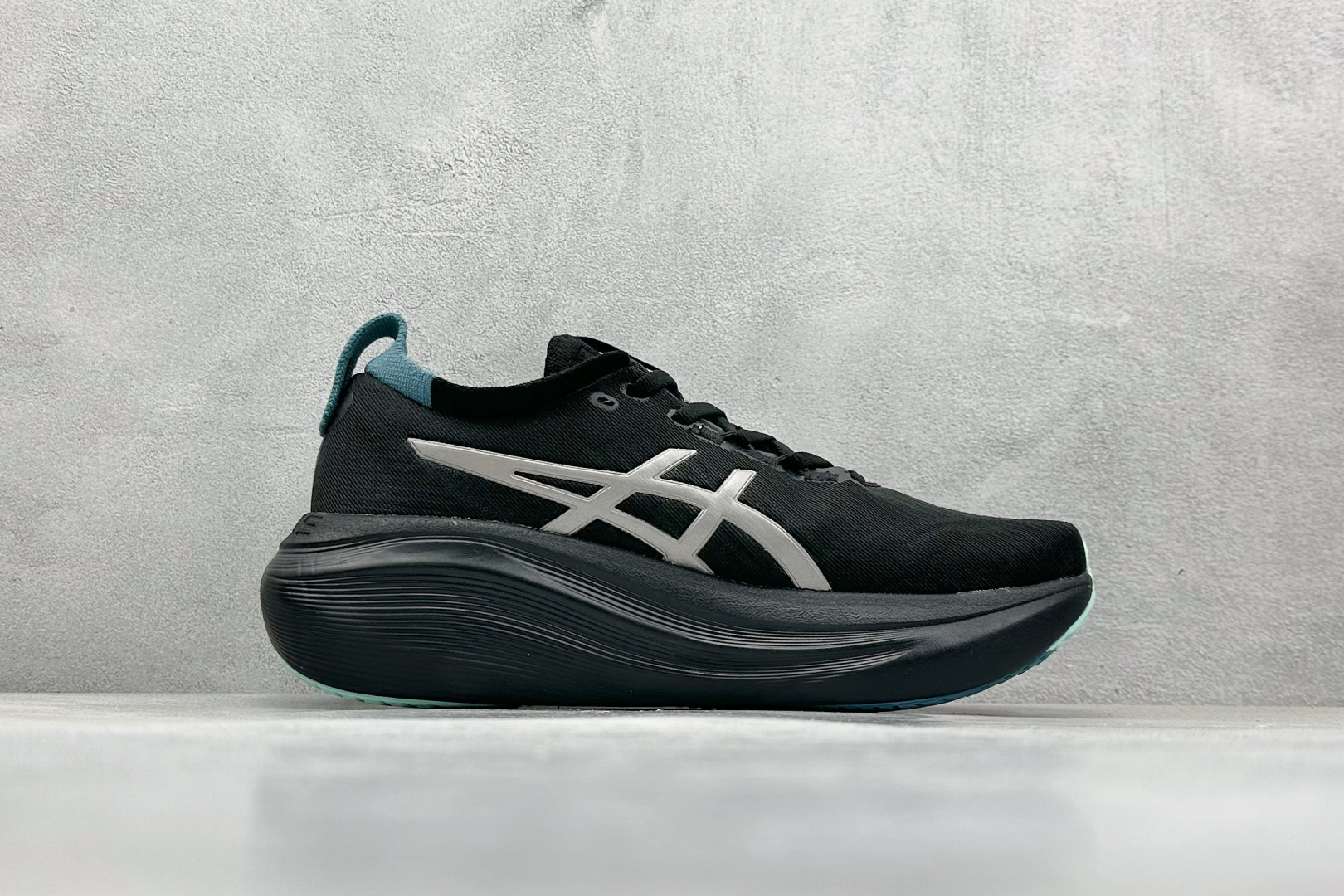  
Asics Gel-Nimbus 27 亚瑟士复古透气休闲鞋缓震男子耐磨跑步鞋 

货号：1011B