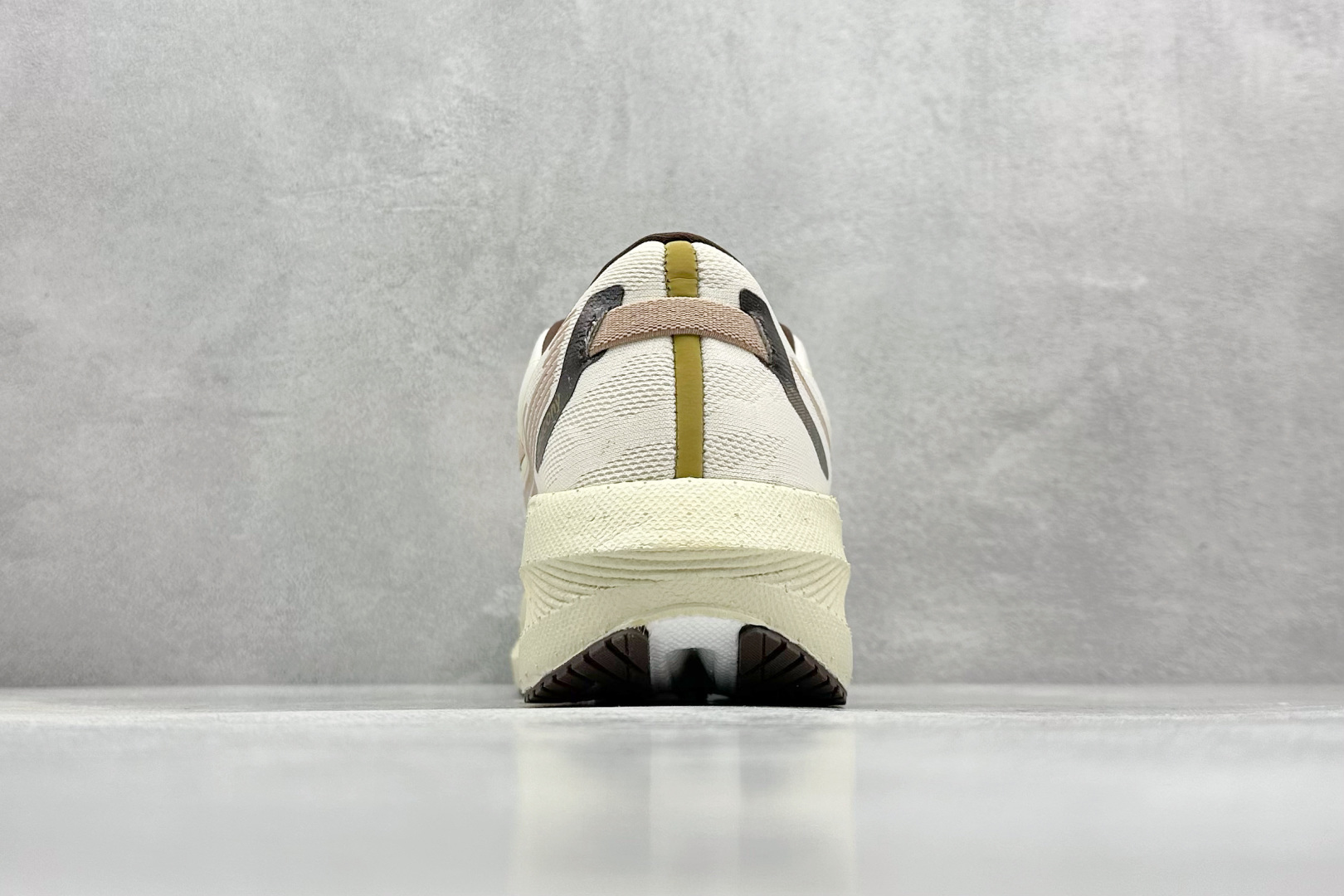 终端放店
XD版 Saucony Triumph 20 索康尼胜利20代旗舰级缓震型跑鞋 性能相比前几