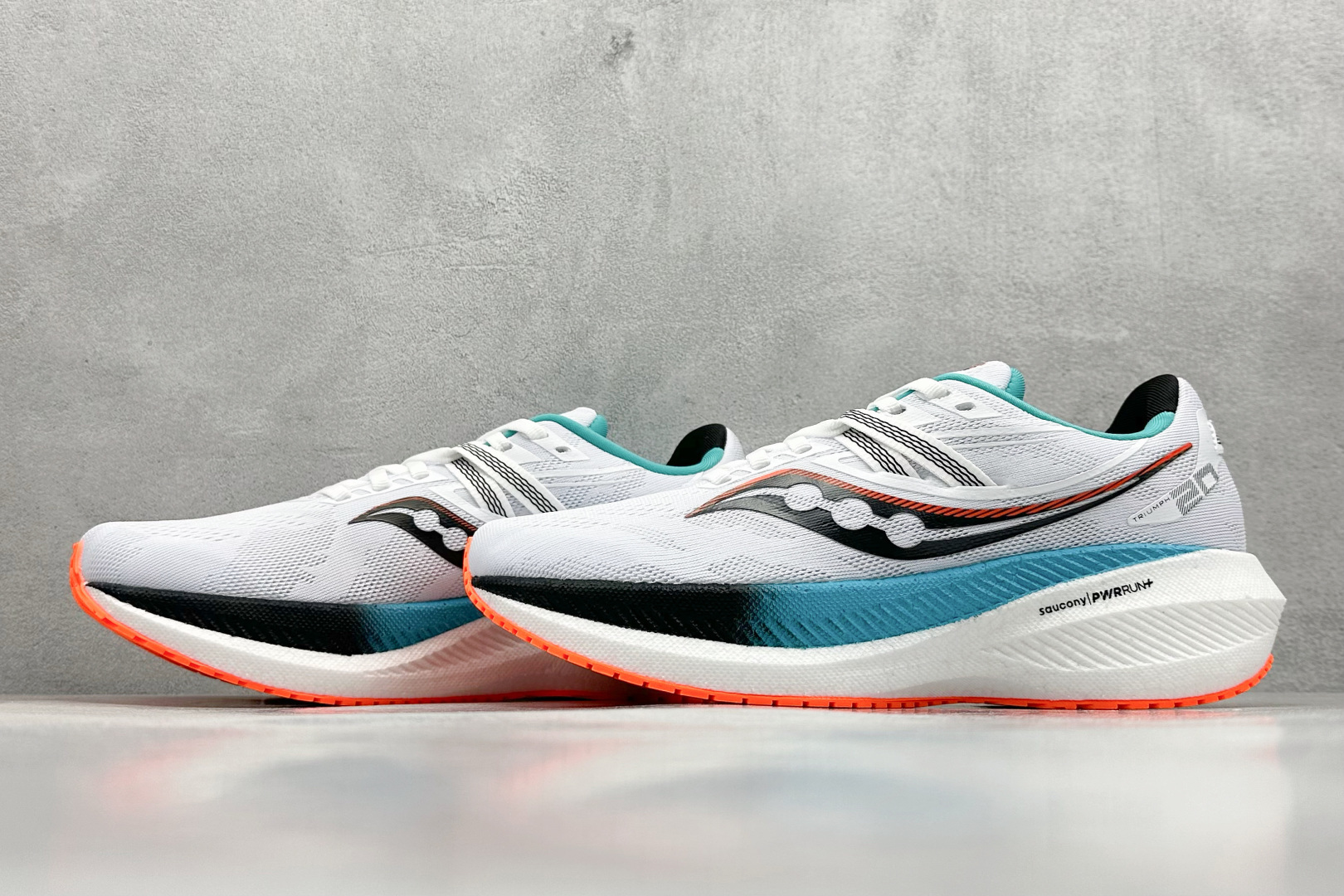 终端放店
XD版 Saucony Triumph 20 索康尼胜利20代旗舰级缓震型跑鞋 性能相比前几