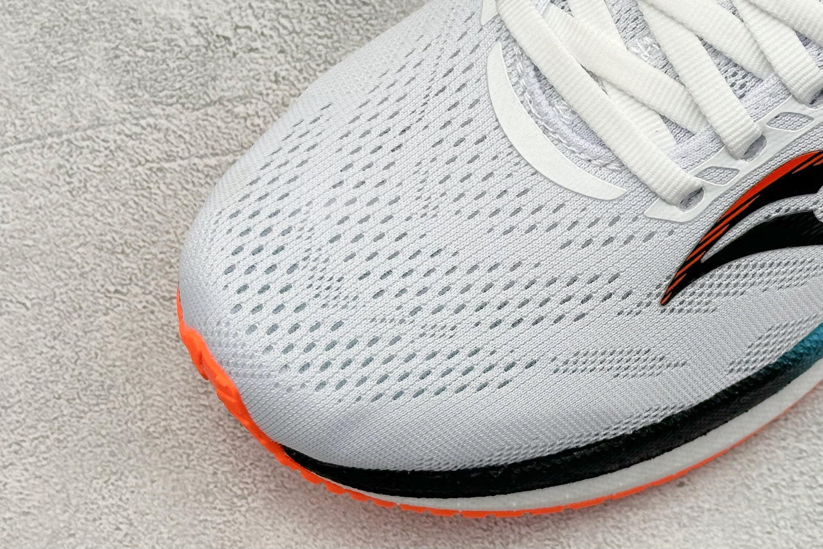 终端放店
XD版 Saucony Triumph 20 索康尼胜利20代旗舰级缓震型跑鞋 性能相比前几