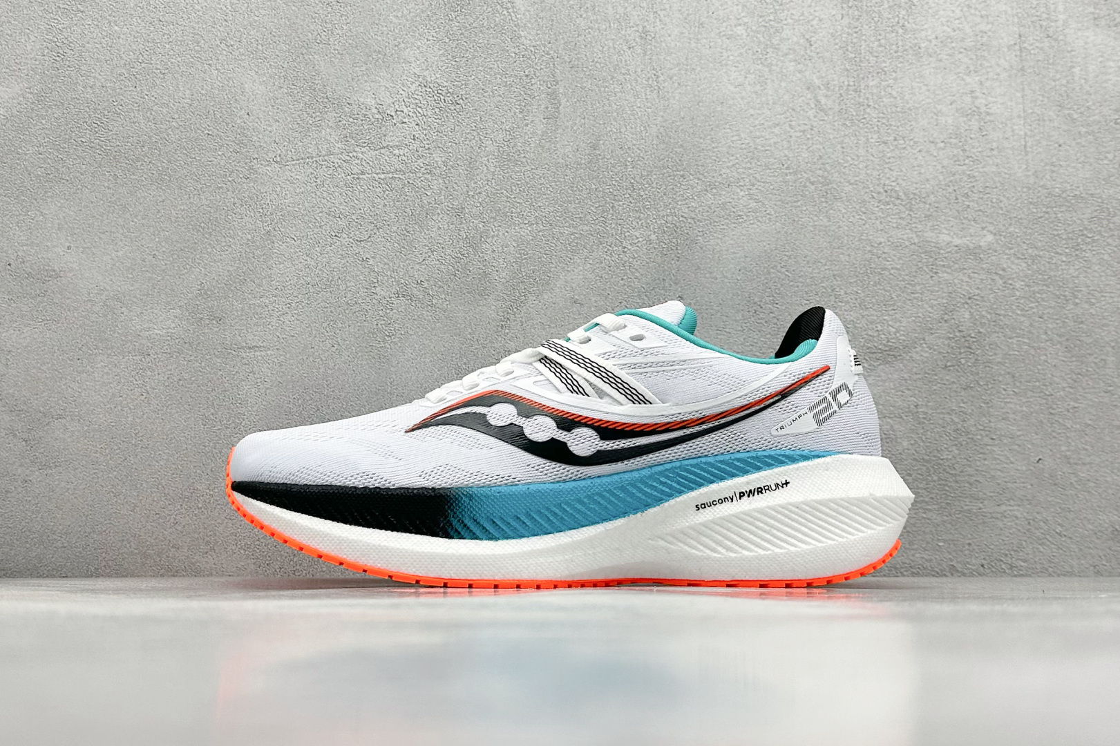 终端放店
XD版 Saucony Triumph 20 索康尼胜利20代旗舰级缓震型跑鞋 性能相比前几