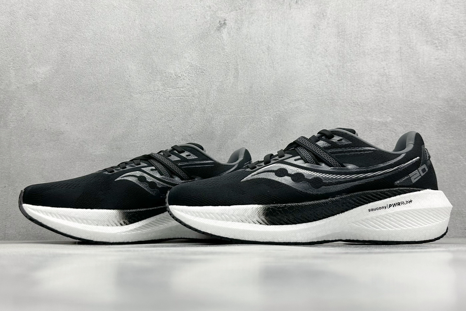 终端放店
XD版 Saucony Triumph 20 索康尼胜利20代旗舰级缓震型跑鞋 性能相比前几