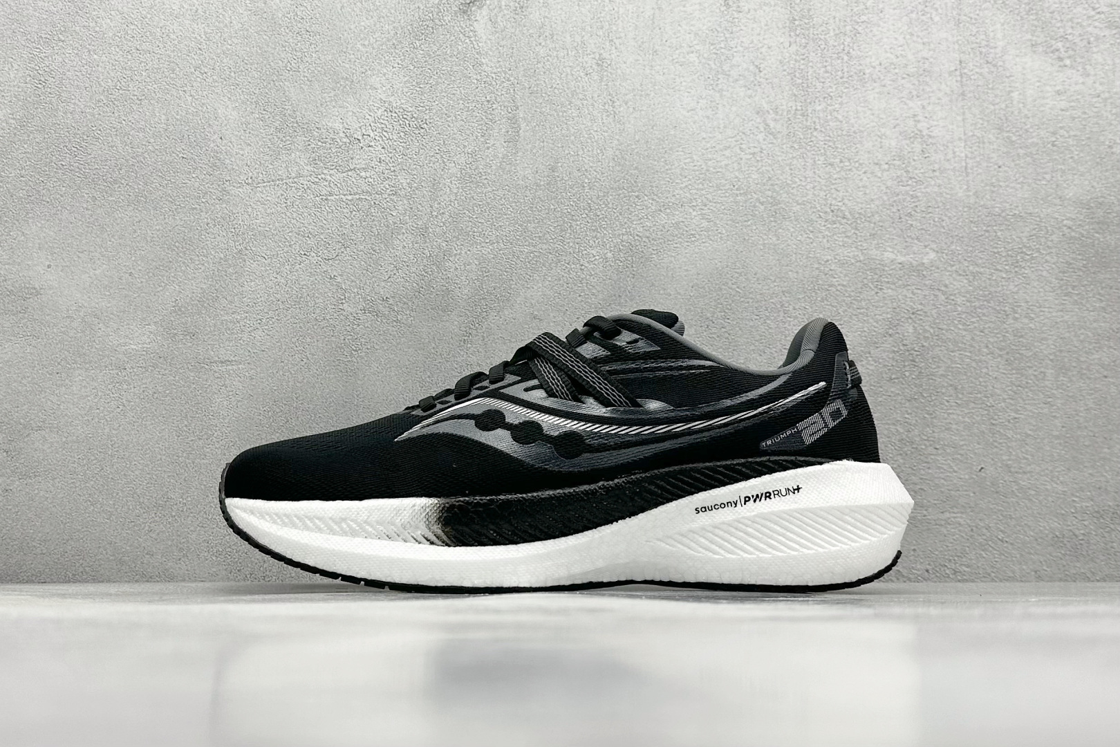 终端放店
XD版 Saucony Triumph 20 索康尼胜利20代旗舰级缓震型跑鞋 性能相比前几