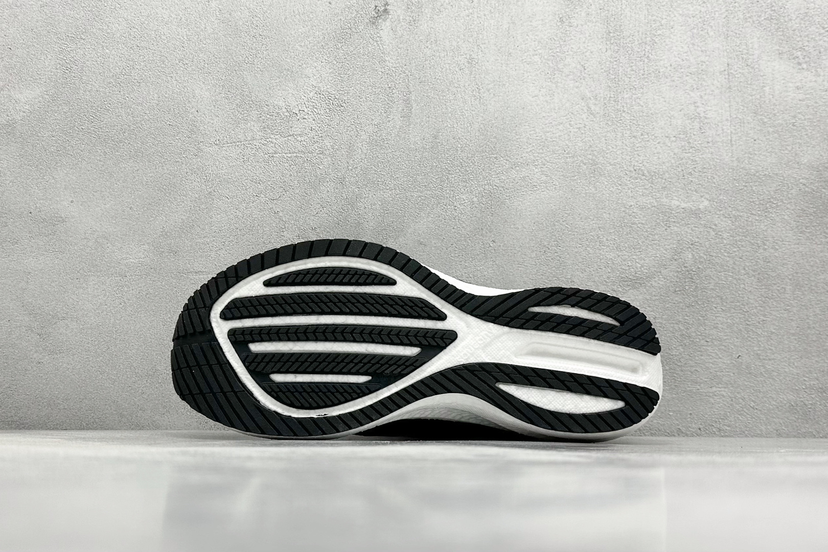 终端放店
XD版 Saucony Triumph 20 索康尼胜利20代旗舰级缓震型跑鞋 性能相比前几