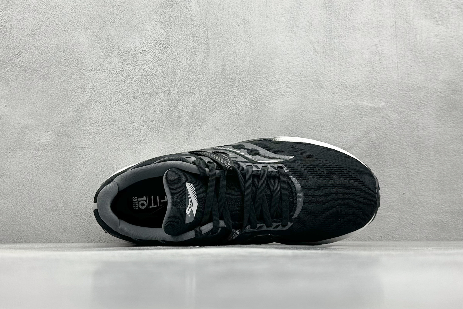 终端放店
XD版 Saucony Triumph 20 索康尼胜利20代旗舰级缓震型跑鞋 性能相比前几