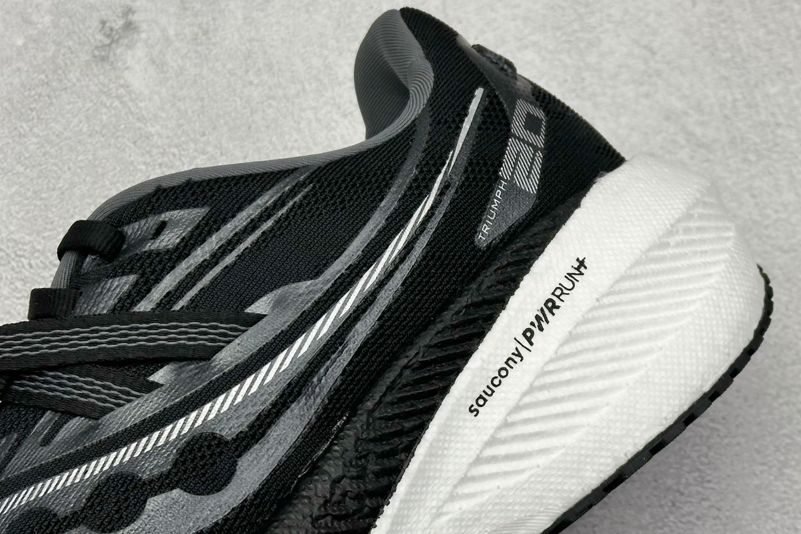终端放店
XD版 Saucony Triumph 20 索康尼胜利20代旗舰级缓震型跑鞋 性能相比前几