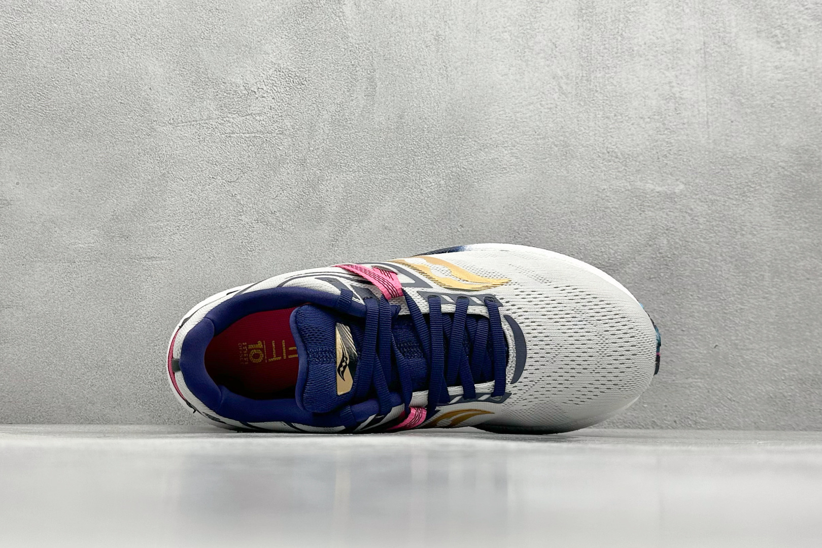 终端放店
XD版 Saucony Triumph 20 索康尼胜利20代旗舰级缓震型跑鞋 性能相比前几