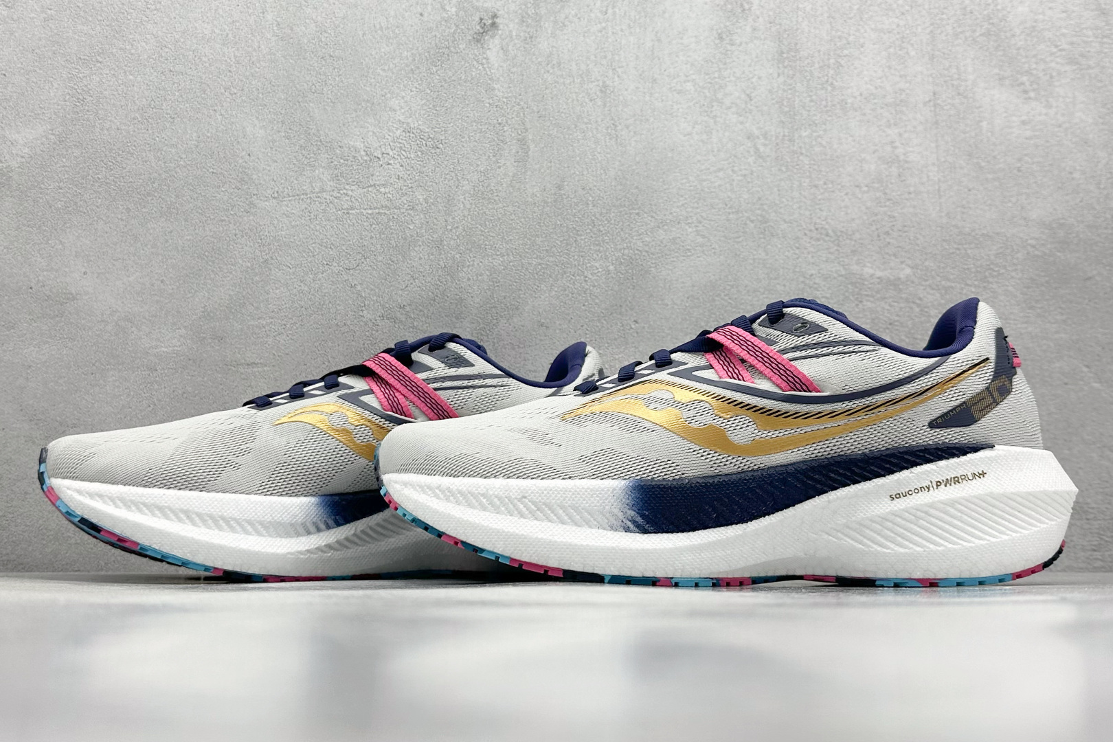 终端放店
XD版 Saucony Triumph 20 索康尼胜利20代旗舰级缓震型跑鞋 性能相比前几