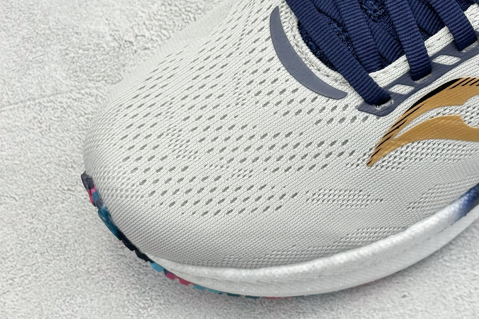 终端放店
XD版 Saucony Triumph 20 索康尼胜利20代旗舰级缓震型跑鞋 性能相比前几