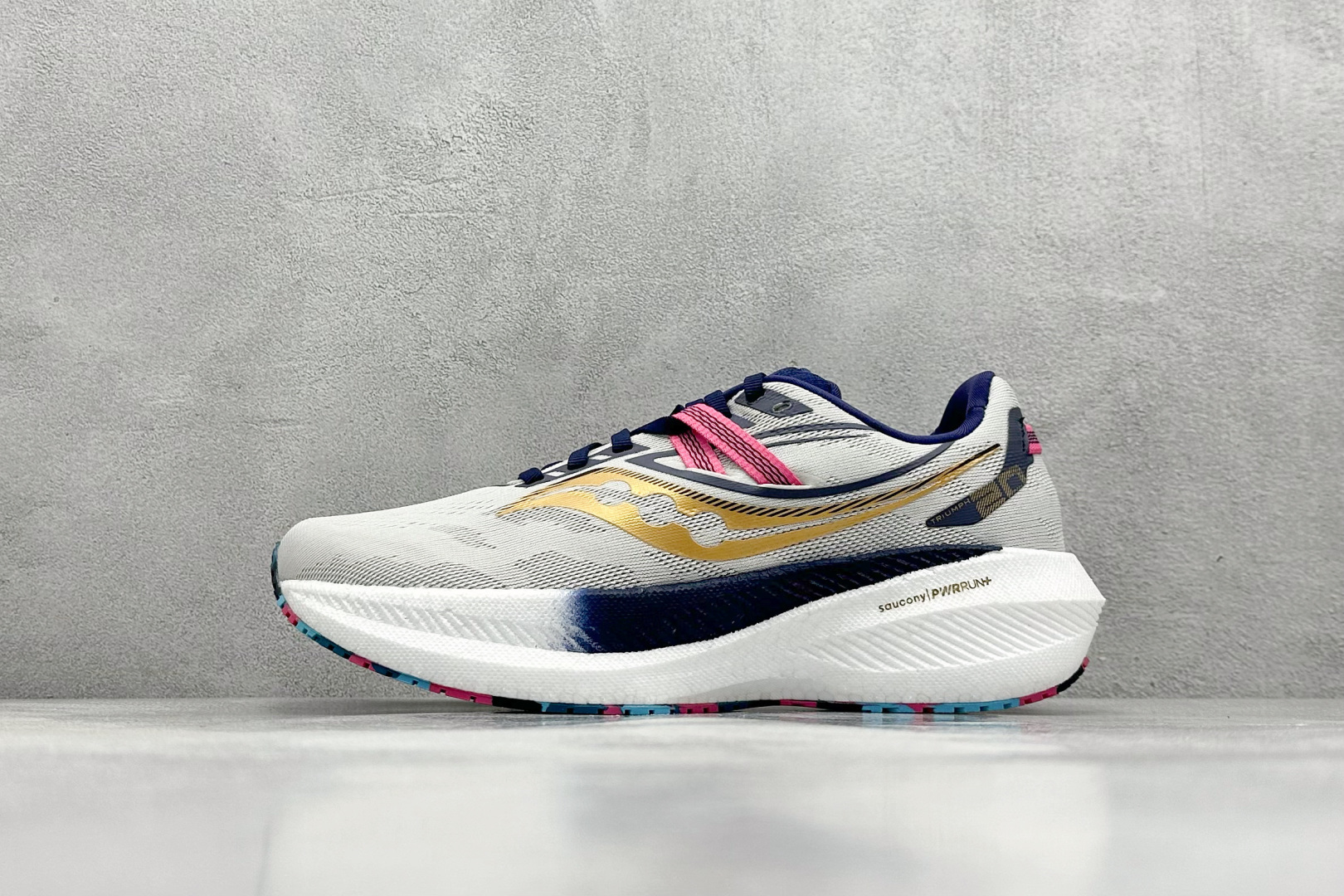 终端放店
XD版 Saucony Triumph 20 索康尼胜利20代旗舰级缓震型跑鞋 性能相比前几