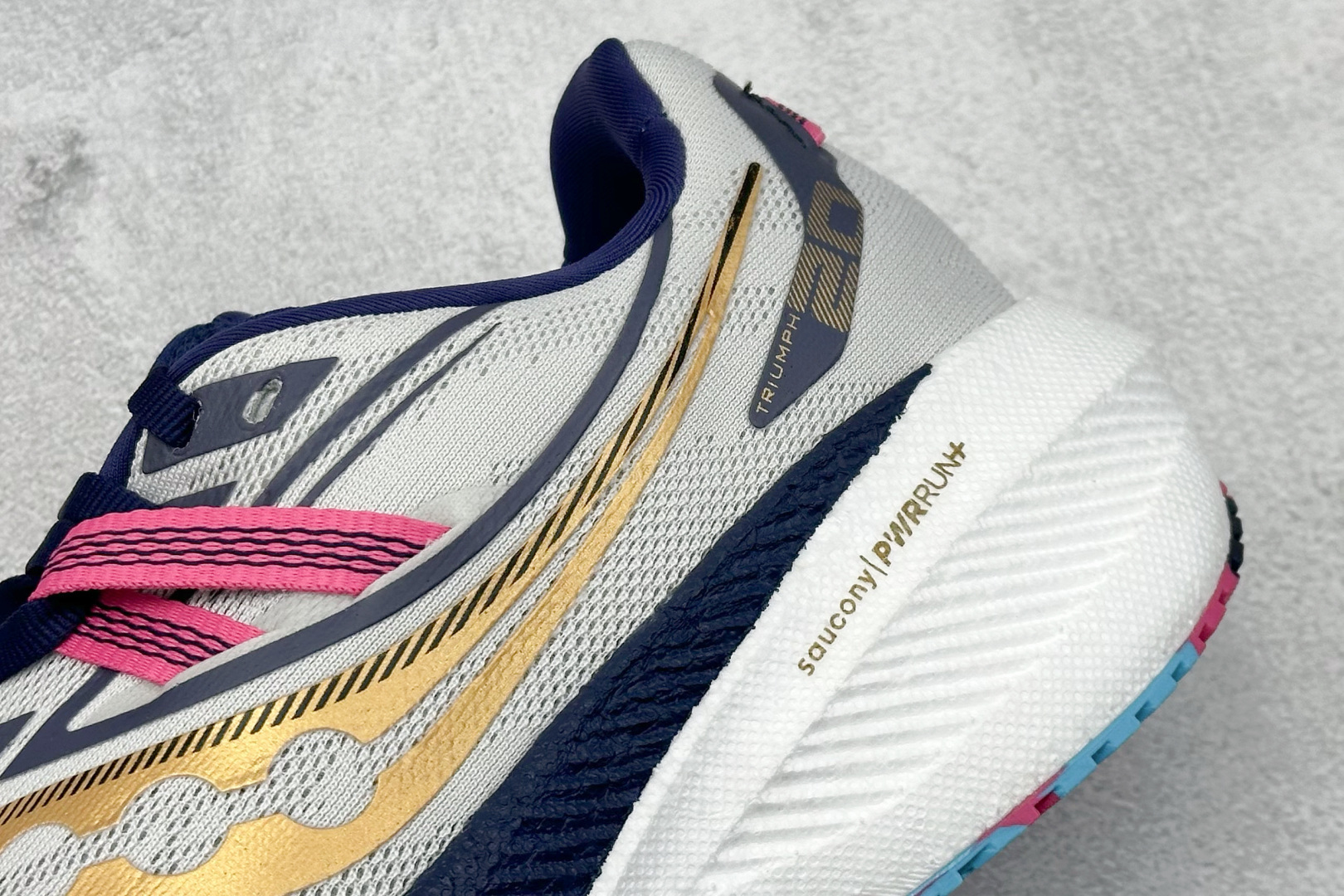 终端放店
XD版 Saucony Triumph 20 索康尼胜利20代旗舰级缓震型跑鞋 性能相比前几