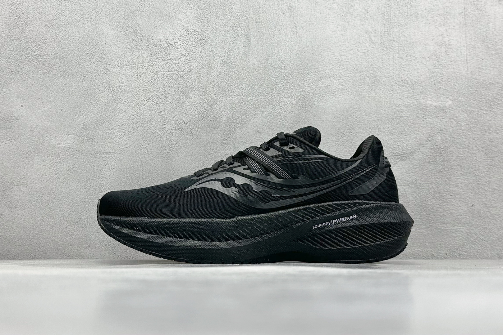 终端放店
XD版 Saucony Triumph 20 索康尼胜利20代旗舰级缓震型跑鞋 性能相比前几