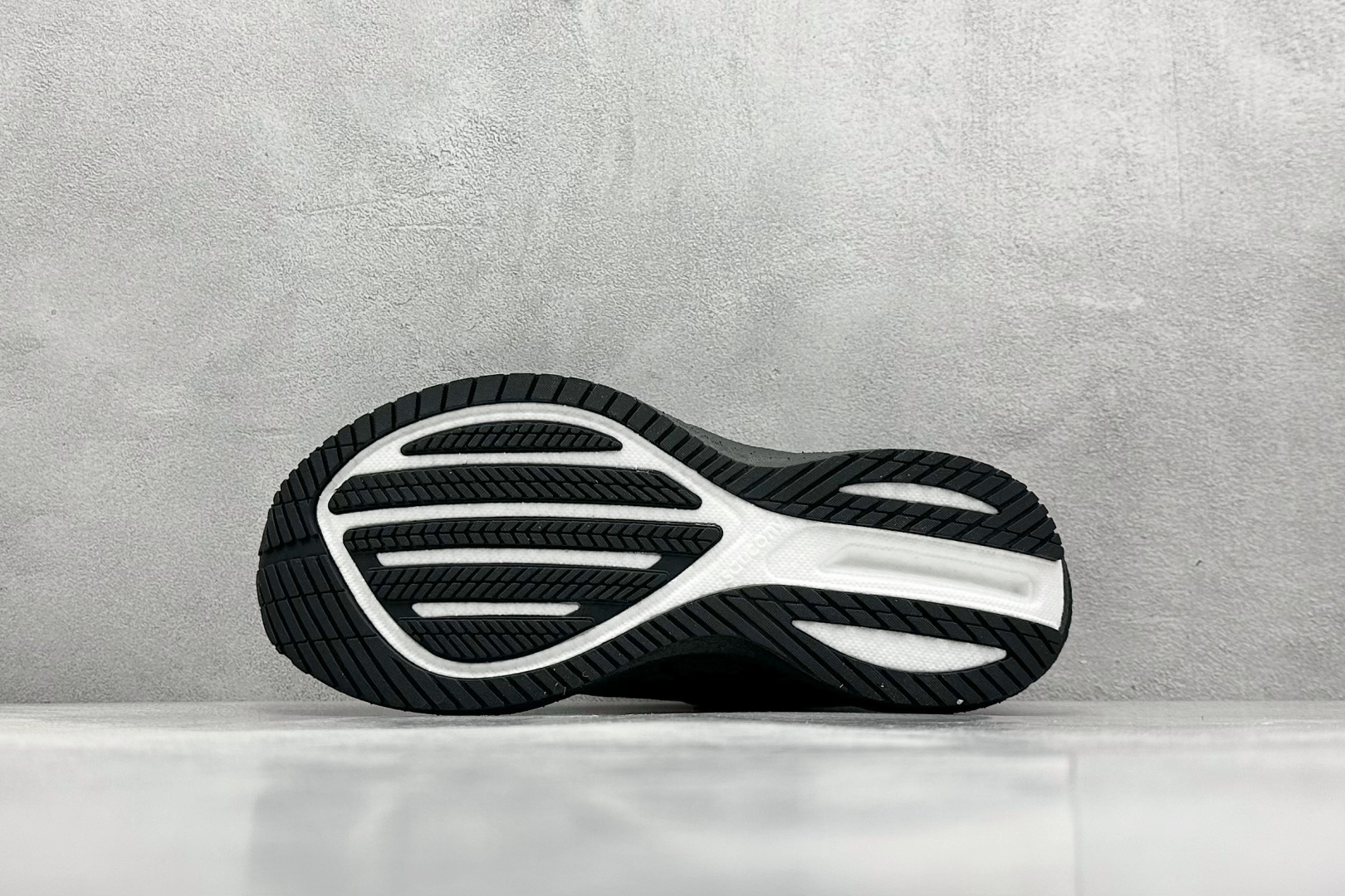 终端放店
XD版 Saucony Triumph 20 索康尼胜利20代旗舰级缓震型跑鞋 性能相比前几
