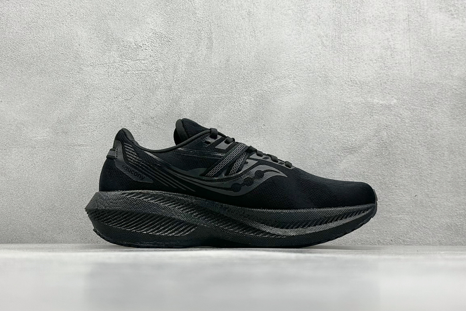 终端放店
XD版 Saucony Triumph 20 索康尼胜利20代旗舰级缓震型跑鞋 性能相比前几