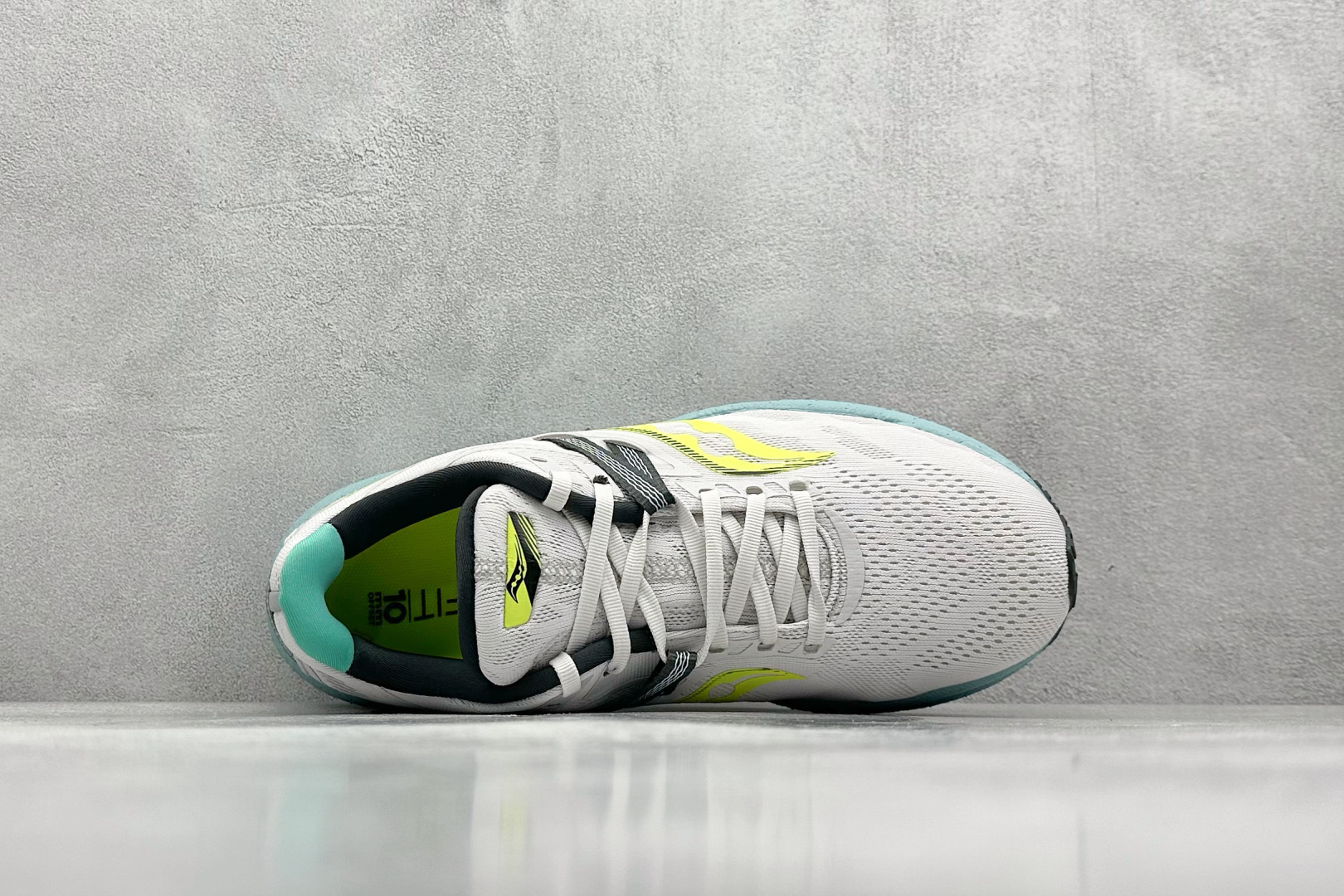 终端放店
XD版 Saucony Triumph 20 索康尼胜利20代旗舰级缓震型跑鞋 性能相比前几