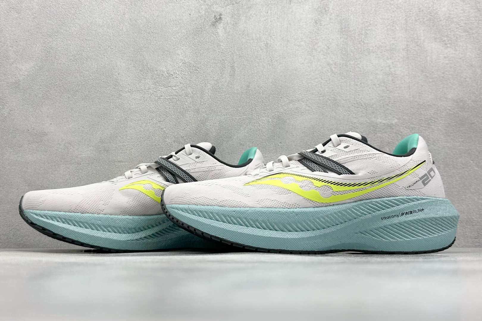终端放店
XD版 Saucony Triumph 20 索康尼胜利20代旗舰级缓震型跑鞋 性能相比前几
