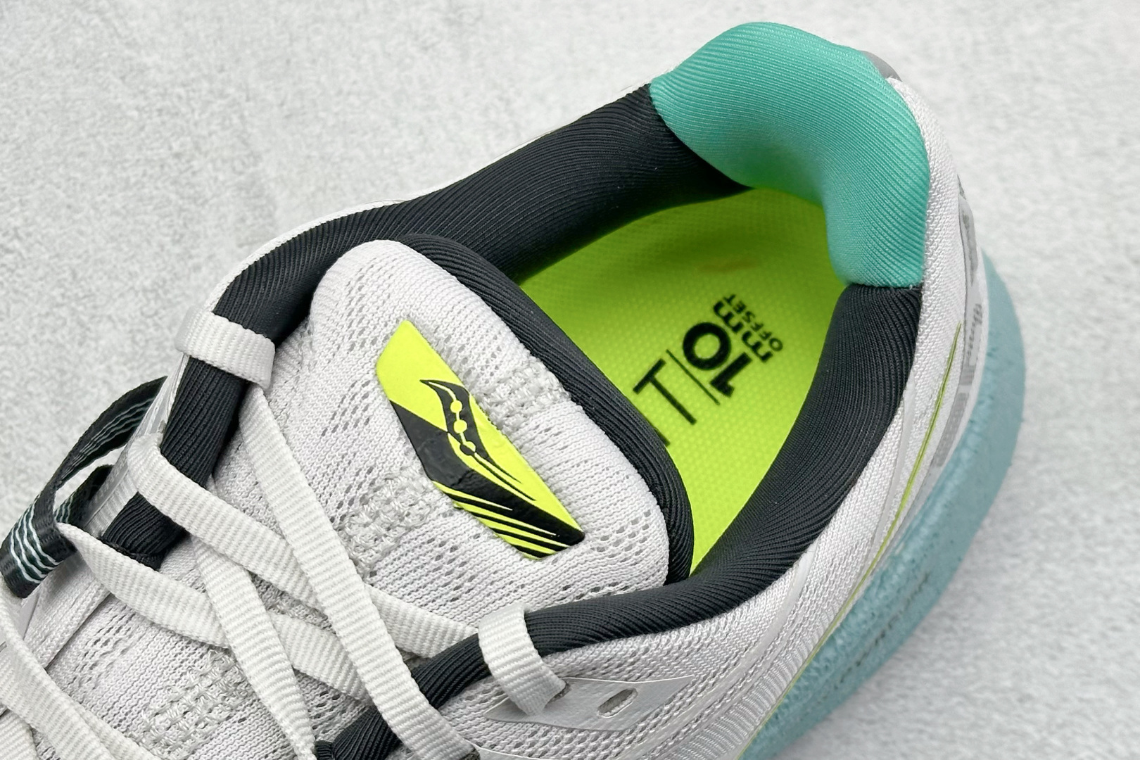终端放店
XD版 Saucony Triumph 20 索康尼胜利20代旗舰级缓震型跑鞋 性能相比前几