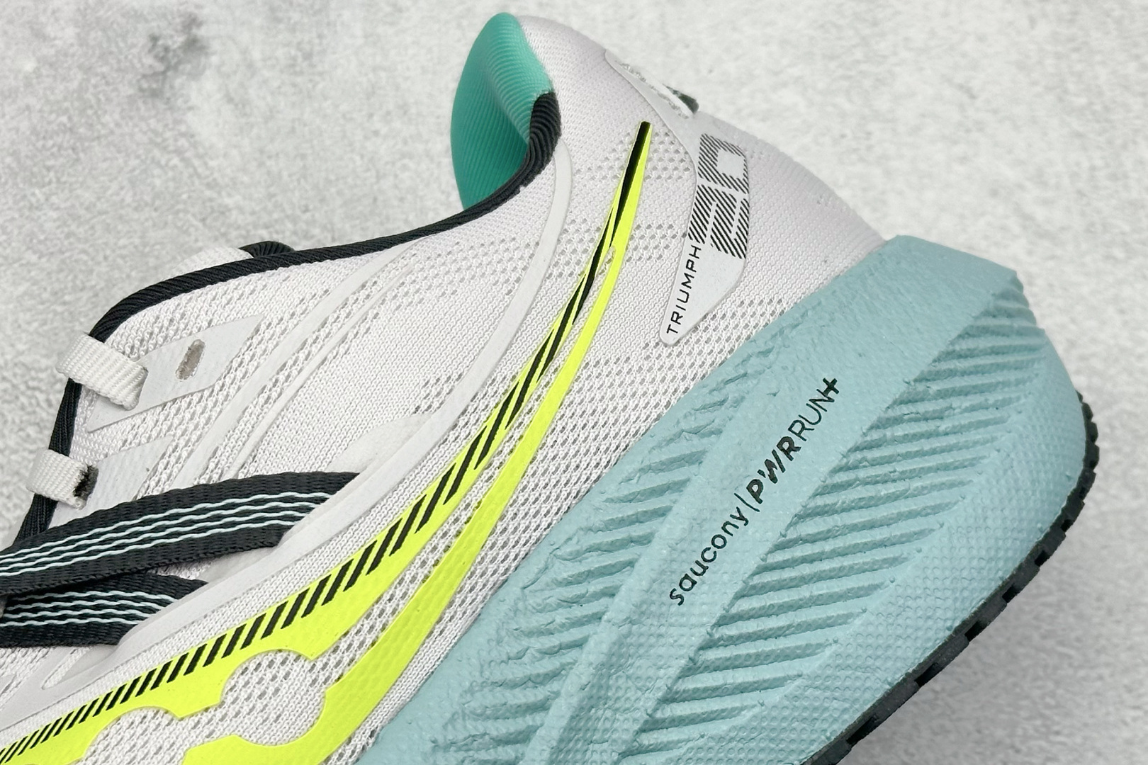 终端放店
XD版 Saucony Triumph 20 索康尼胜利20代旗舰级缓震型跑鞋 性能相比前几