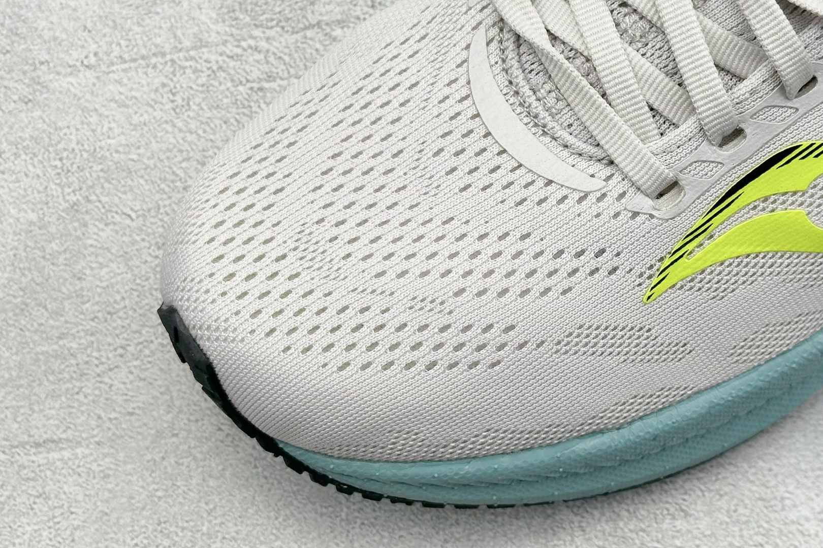 终端放店
XD版 Saucony Triumph 20 索康尼胜利20代旗舰级缓震型跑鞋 性能相比前几
