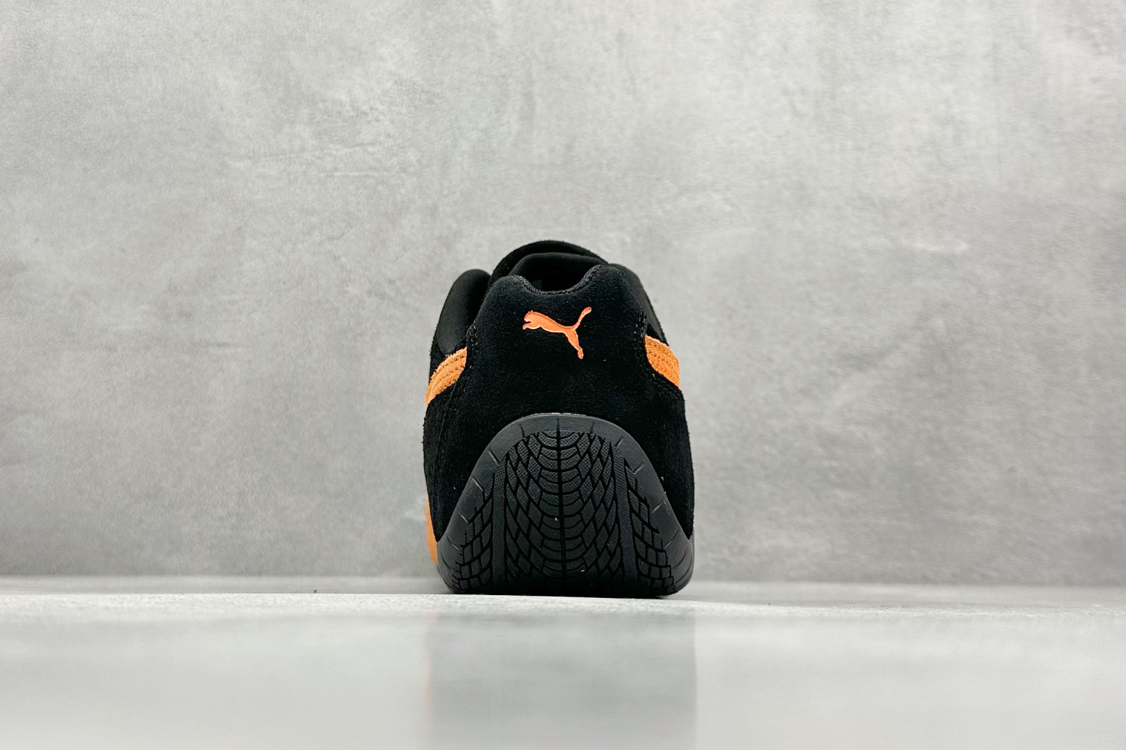  
Puma Speedcet OG 彪马低帮复古运动休闲赛车跑鞋 
以趣味十足又前卫复古的设计引领潮流