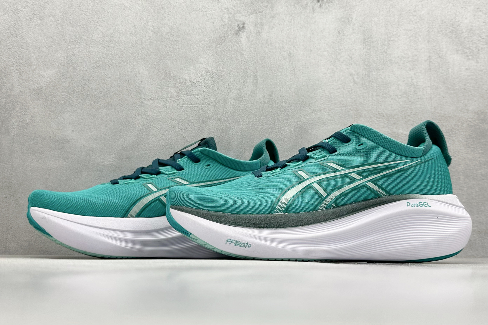  
Asics Gel-NOVABLAST 5 LE 亚瑟士复古透气休闲鞋缓震男子耐磨跑步鞋 

货号：