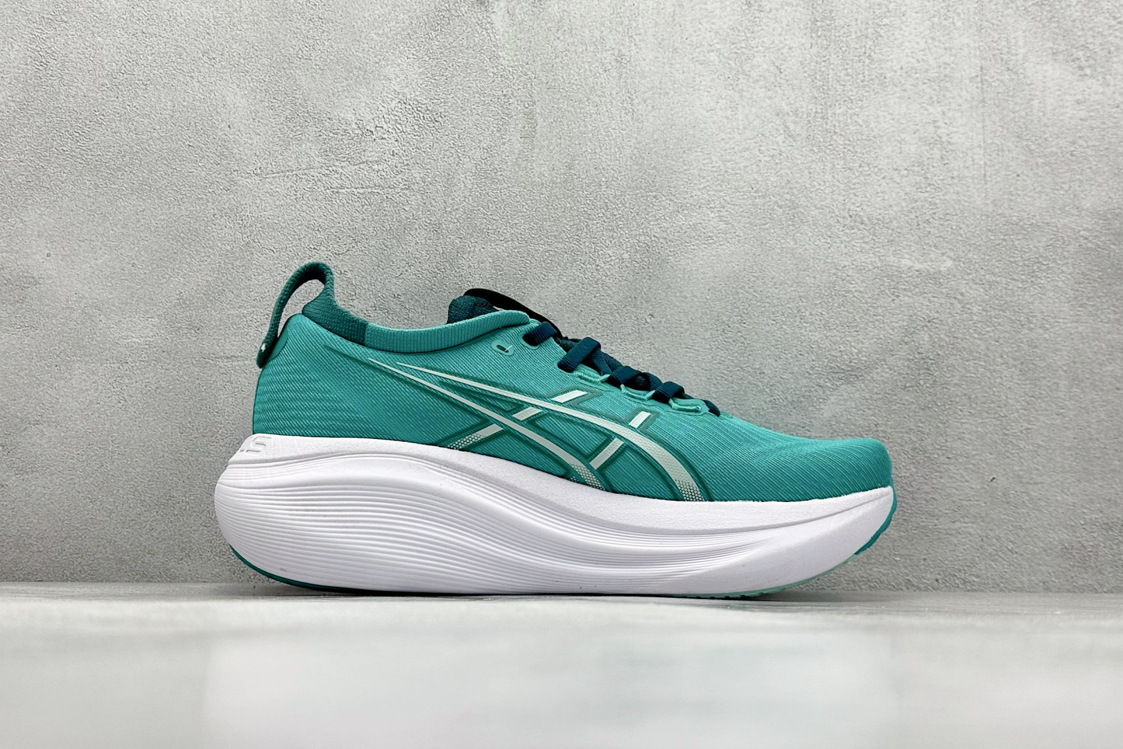  
Asics Gel-NOVABLAST 5 LE 亚瑟士复古透气休闲鞋缓震男子耐磨跑步鞋 

货号：